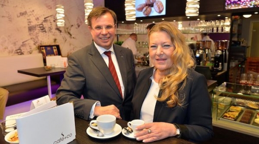 Gerald Steger und Michaela Minnich-Toman eröffnen zweites café+co Café © Christian Jobst
