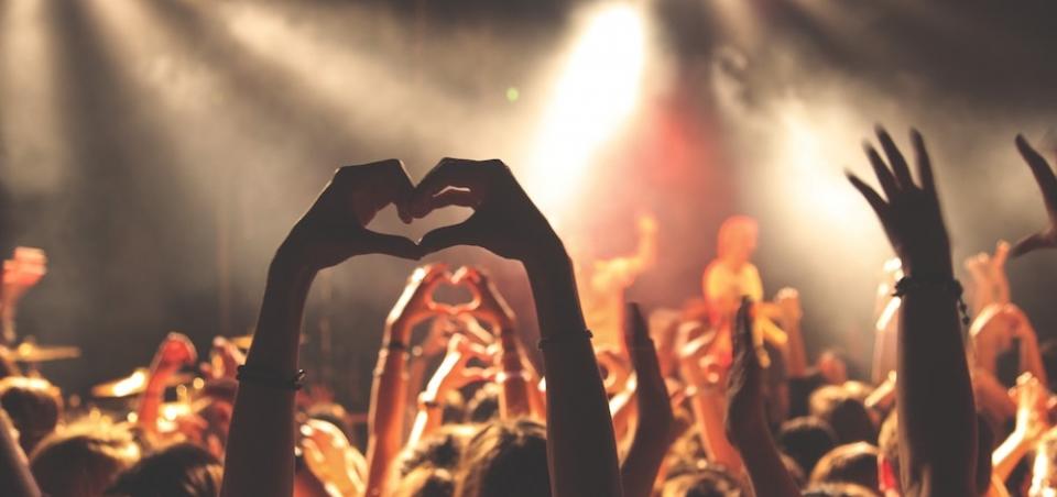 Concert with Love © unsplash.com/Anthony Delanoix Concert with Love © unsplash.com/Anthony Delanoix