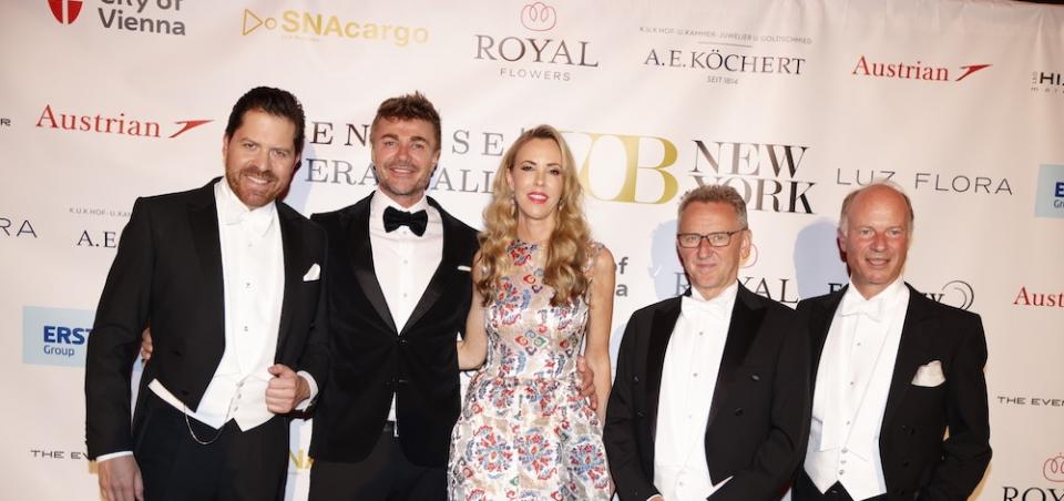 Viennese Opera Ball: Daniel Serafin, Leo Hillinger, Silvia Frieser, Ernst Woller und Wolfgang Köchert © Stefan Joham