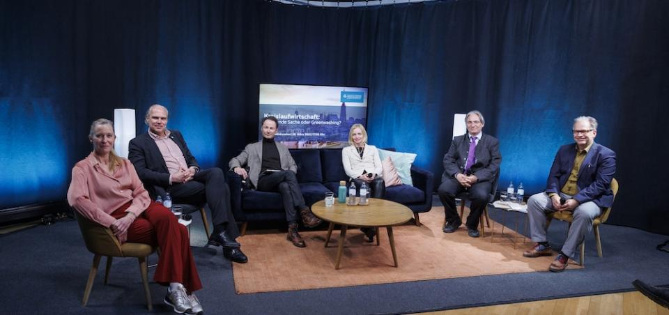 Diskussion über die Kreislaufwirtschaft: Karin Huber-Haim, Reinhard Backhausen, Bernhard Sams, Petra Engeler-Walch, Martin Kreeb und Axel Dick © Roland Rudolph