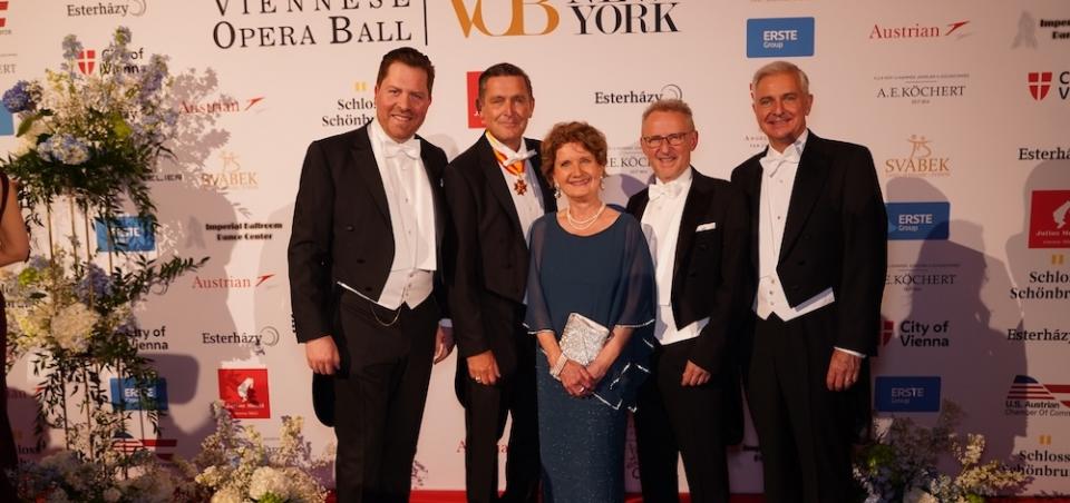 Viennese Opera Ball 2025: Daniel Serafin, Peter Hanke, Schlesinger, Woller und Schlesinger © Charles Wills