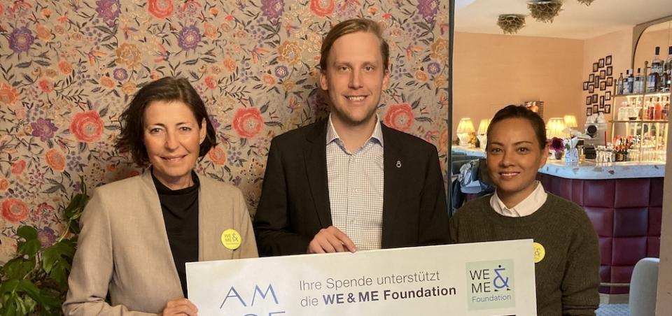 Charity Dinner zugunsten der WE&ME Foundation im Private Members Club »AM HOF 8«: Ulla Epler, Johannes Kattus und Caroline Ströck © AM HOF 8