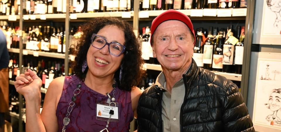 Silvia Eichhübel präsentiert neue Horizonte im Glas: Heribert Kasper ist zu Gats in DERweinladen © Christian Jobst Silvia Eichhübel präsentiert neue Horizonte im Glas: Heribert Kasper ist zu Gats in DERweinladen © Christian Jobst