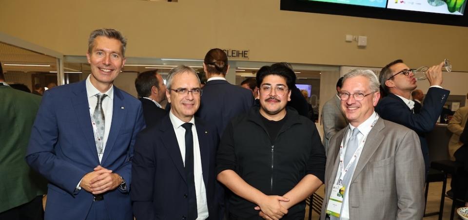 Auftakt zum Technology Impact Summit 2025: Markus Fallenböck (Universität Graz), Peter Riedler (Universität Graz), Ramin Hasani (Liquid AI) und Georg List (AVL List) © Christian Mikes Auftakt zum Technology Impact Summit 2025: Markus Fallenböck (Universität Graz), Peter Riedler (Universität Graz), Ramin Hasani (Liquid AI) und Georg List (AVL List) © Christian Mikes