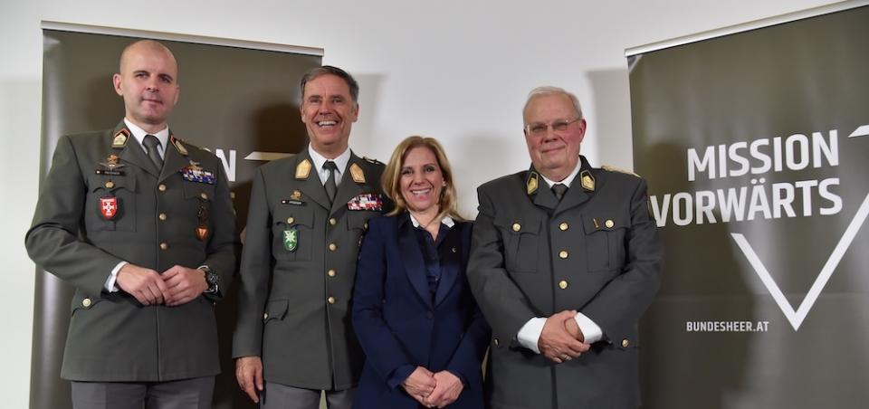 Panel "Die Welt aus den Fugen" beim Filmfestival Kitzbühel 2025: Oberst Markus Pfeifer, Brigardier Gerhard Pfeifer, Landtagsabgeordnete Katrin Brugger und ORF-Korrespondent Oberstleutnant Christian Wehrschütz © BrauerPhotos/Goran Nitschke Panel "Die Welt aus den Fugen" beim Filmfestival Kitzbühel 2025: Oberst Markus Pfeifer, Brigardier Gerhard Pfeifer, Landtagsabgeordnete Katrin Brugger und ORF-Korrespondent Oberstleutnant Christian Wehrschütz © BrauerPhotos/Goran Nitschke