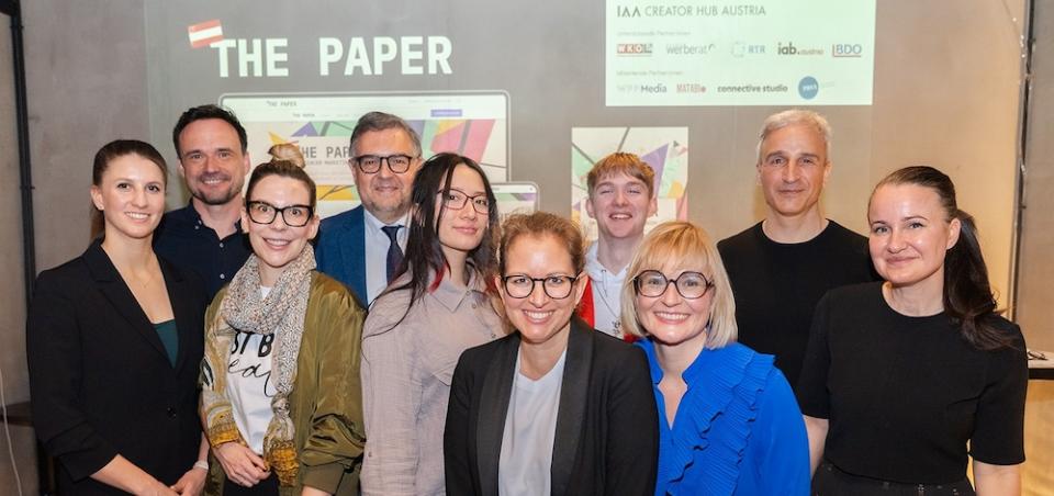 Präsentation »THE PAPER« in der CUPRA City Garage: Klara Fuchs, Peter Hrubi, Verena Pelikan, Michael Straberger, Fuyaozi Wand, Rut Morawetz, Marvin Teufl, Gisela Geweßler, Martin Distl, Yvonne Haider-Lenz © MATABIAgency