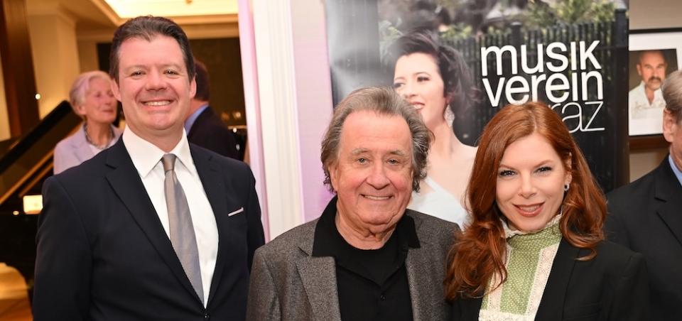 Ftühlingslounge des Musikvereins Graz für das Programm 2026/27 bei Steinway & Sons in Wien: Michael Nemeth (Intendant), Rudolf Buchbinder und Theresa Vogl (ORF) © Christian Jobst