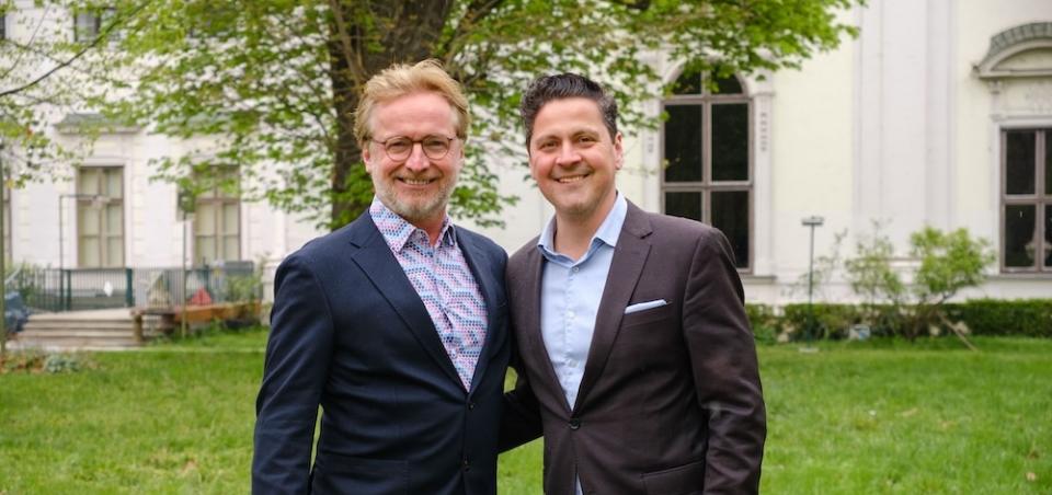 Bezirksvorsteher Martin Fabisch und Paul Rittenauer (JPR Entertainment) im Palais Auersperg © Shervin Sardari