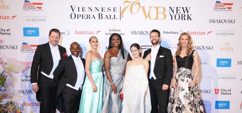 Viennese Opera Ball New York 2026 im Cirpriani 42nd Street: Daniel Serafin, Lawrence Brownlee, Golda Zahra, Angel Joy Blue, Hera Hyesang Park, Adam Smith, Silvia Frieser © Charles Wills Viennese Opera Ball New York 2026 im Cirpriani 42nd Street: Daniel Serafin, Lawrence Brownlee, Golda Zahra, Angel Joy Blue, Hera Hyesang Park, Adam Smith, Silvia Frieser © Charles Wills