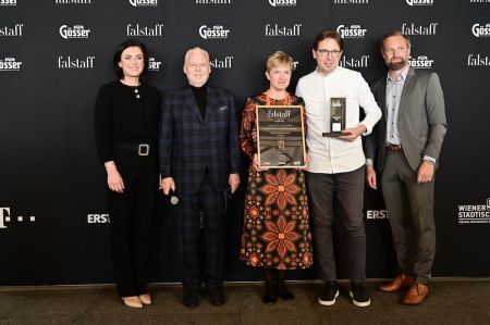 Falstaff Restaurant Guide 2022: Tourismusministerin Elisabeth Köstinger, Herausgeber Wolfgang Rosam, Birgit und Heinz Reitbauer (Steirereck) und Bernhard Mitteröcker (Brau Union) © Christian Jobst