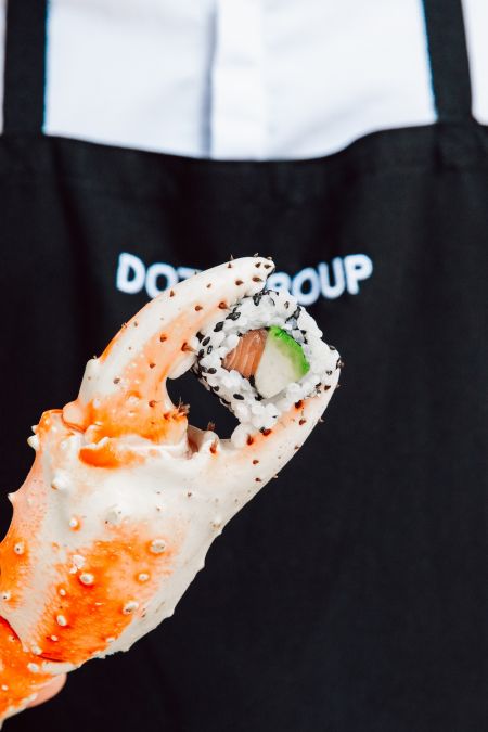 Crab eats Sushi: DOTS AT THE LEO GRAND © DOTS GROUP