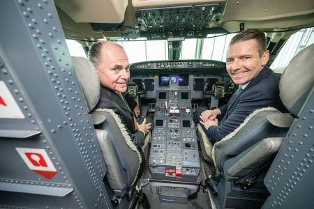 Peter Malanik und Dieter Kandlhofer im Cockpit der CRJ 900 von LILIAIR © leisure communications/APA-Fotoservice/Karlheinz Essl