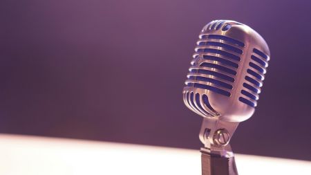 Radio Speaker Podcast © unsplash.com/Matt Botsford