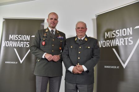 Oberst Markus Reisner und Oberstleutnant Christian Wehrschütz © BrauerPhotos/Goran Nitschke