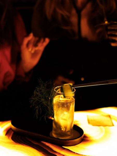 Drinks im »PRUNKSTÜCK SOLITAIRE – THE BAR UPSTAIRS« (3) © Adrian Almasan