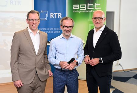 Präsentation der Bewegtbildstudie 2026: Arbeitsgemeinschaft TELETEST Obmann Thomas Gruber (ProSiebenSat.1 PULS 4), Stefan Schiel (Marketmind), WolfganG Struber (RTR Medien) © Christian Jobst Präsentation der Bewegtbildstudie 2026: Arbeitsgemeinschaft TELETEST Obmann Thomas Gruber (ProSiebenSat.1 PULS 4), Stefan Schiel (Marketmind), WolfganG Struber (RTR Medien) © Christian Jobst